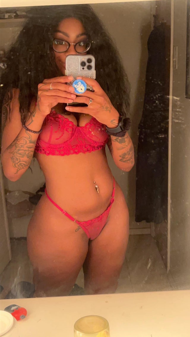 dirty mirror but a sexy lil bitch :P